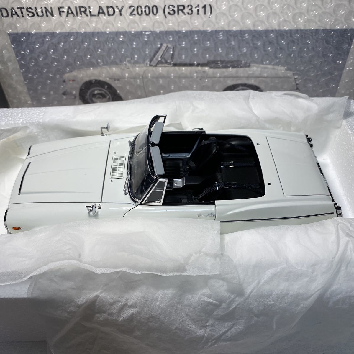 ジャンク品1/18オートアートダットサンフェアレディ2000 SR311
