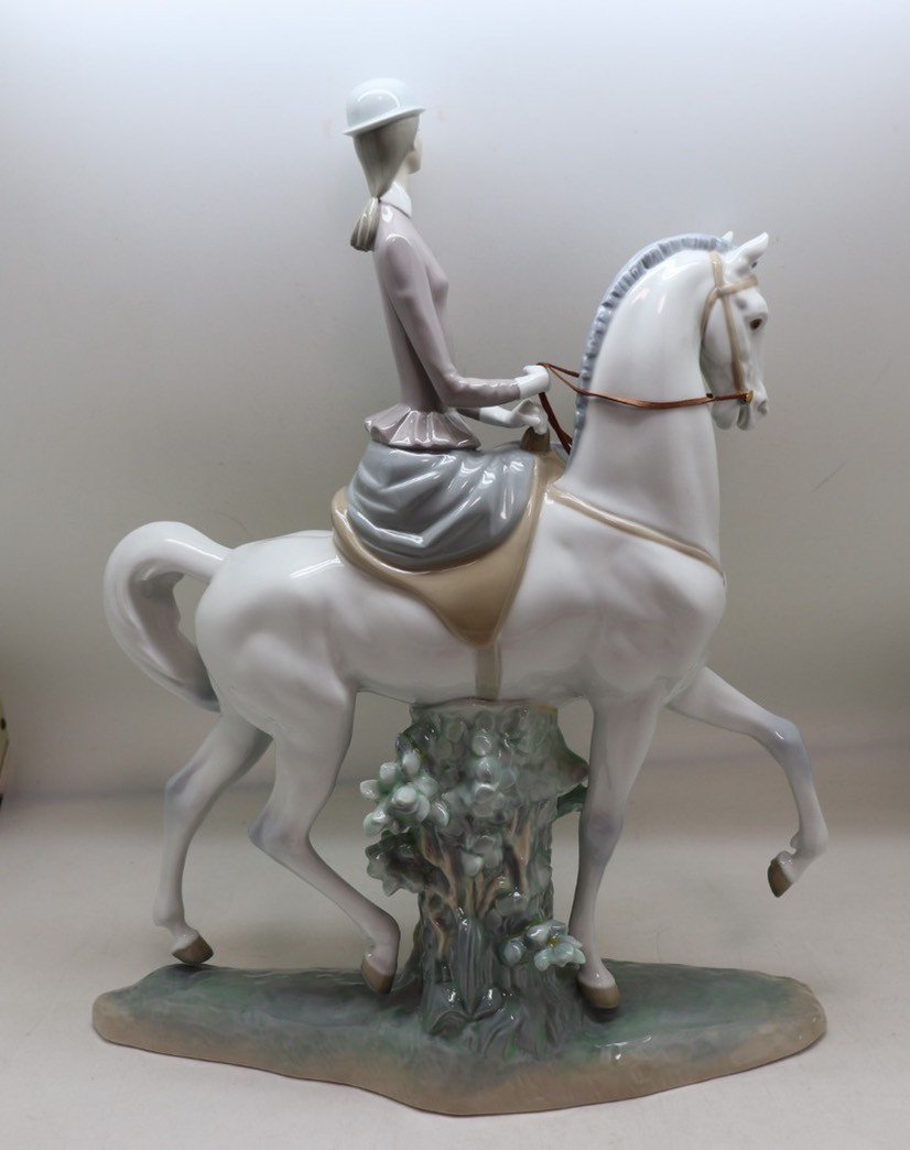 リヤドロ　LLADRO 白い馬の少女　陶器置物 リヤドロ馬　美術品　フィギュリン リヤドロ LLADRO 白い馬の少女 フィギュリン 陶器人形 置物 工芸品
