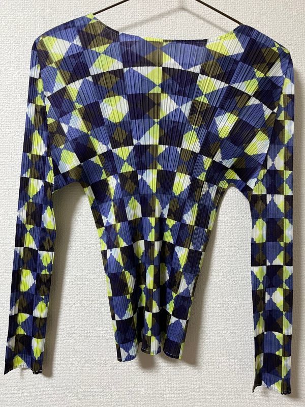 ☆送料無料☆マルチカラーの幾何学模様の長袖カットソー PLEATS PLEASE