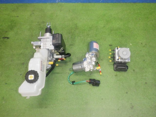 ★ヤリス MXPH10 ハイブリッドZ★ABSアクチュエーター ブースターポンプ ブレーキマスター 44050-47060 47070-K0020 47050-K0010