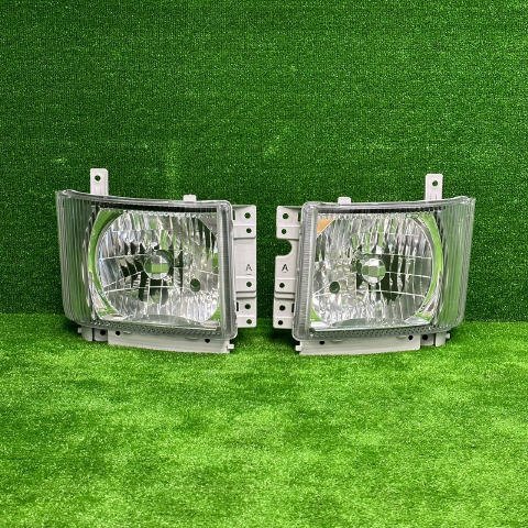 訳あり　H26年　エルフ　SKG-NPR85YN　左右ヘッドライトユニット　110-21873 [ZNo:04001531] 3kurudepa= 268