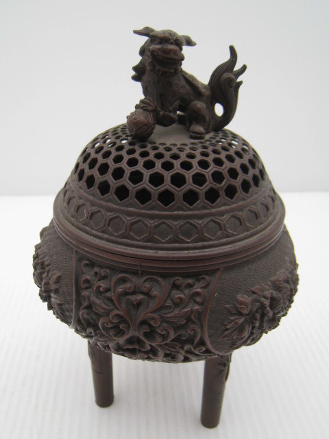 4G07 古銅 香炉 【宏采】 花彫刻 香道具 茶道具 三つ足