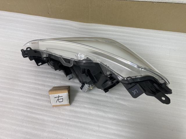 割と美品　　ヴィッツ NSP130 右ヘッドランプASSY コイト　KOITO　52-303　磨き済み　ツメ折れ無し　801125　 ヴィッツ ヘッドライト 81130-52D90 USヘッドライト USDM 北米仕様
