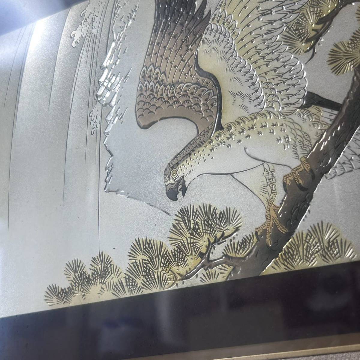 秀鳳作 秀鳳 彫金 彫金パネル 伝統工芸 鷹 額縁 額装 純金 純銀