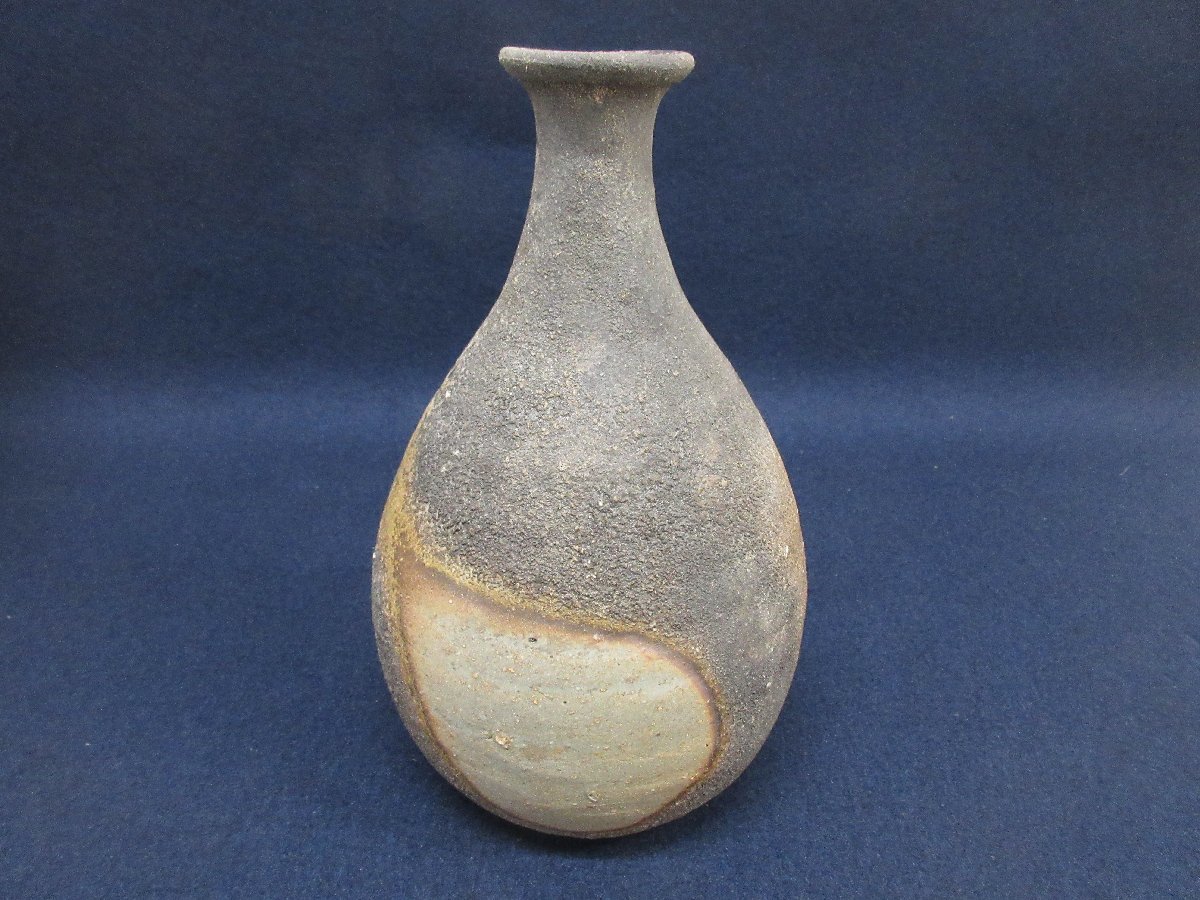 cA6227 陶磁器「伊勢崎卓 備前 辣韮花入」黒田陶苑 陶印 共箱 共布 陶