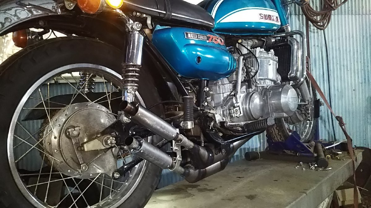 ゼンシン GT750 爆竹チャンバー 展示品 在庫 すぐに発送可能です 