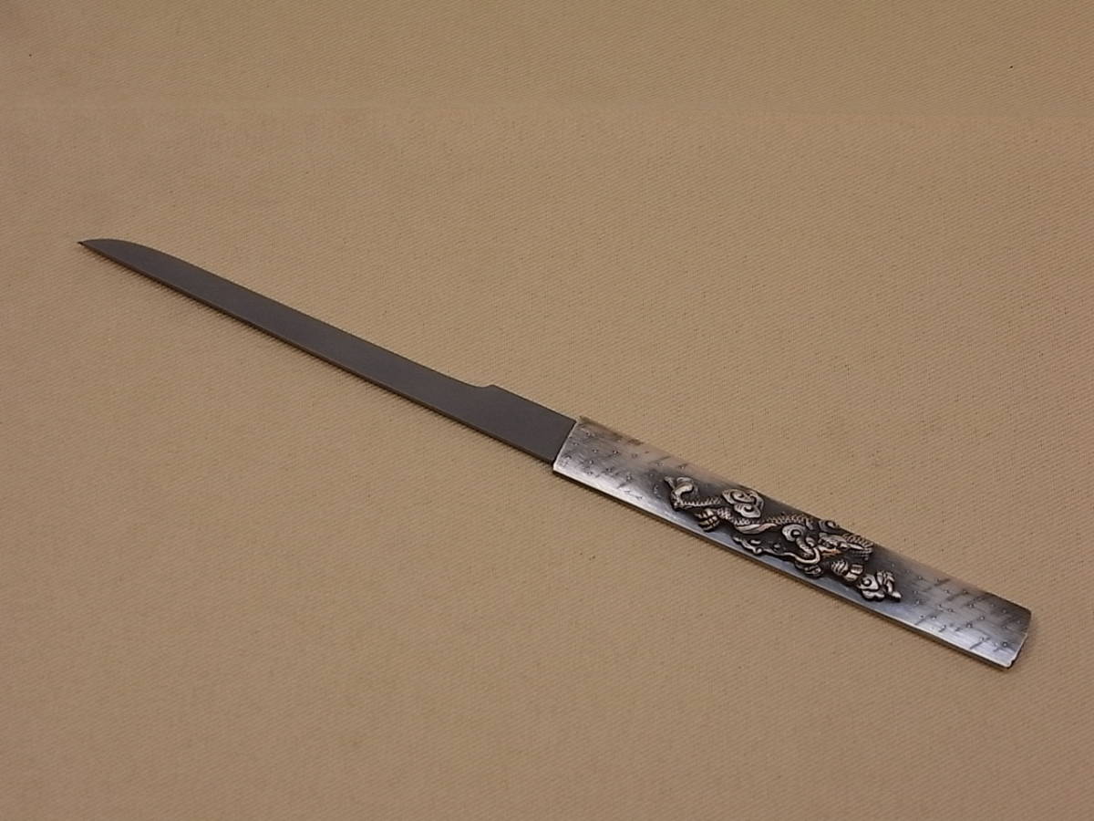 正規品，新品 手作り 新作小柄 真鍮に銀鍍金 振り向き龍の図 一本ヤスリ時雨仕上げ(鍔、刀装具)｜売買されたオークション情報、yahooの商品情報をアーカイブ公開 - オークファン 鍔、刀装具