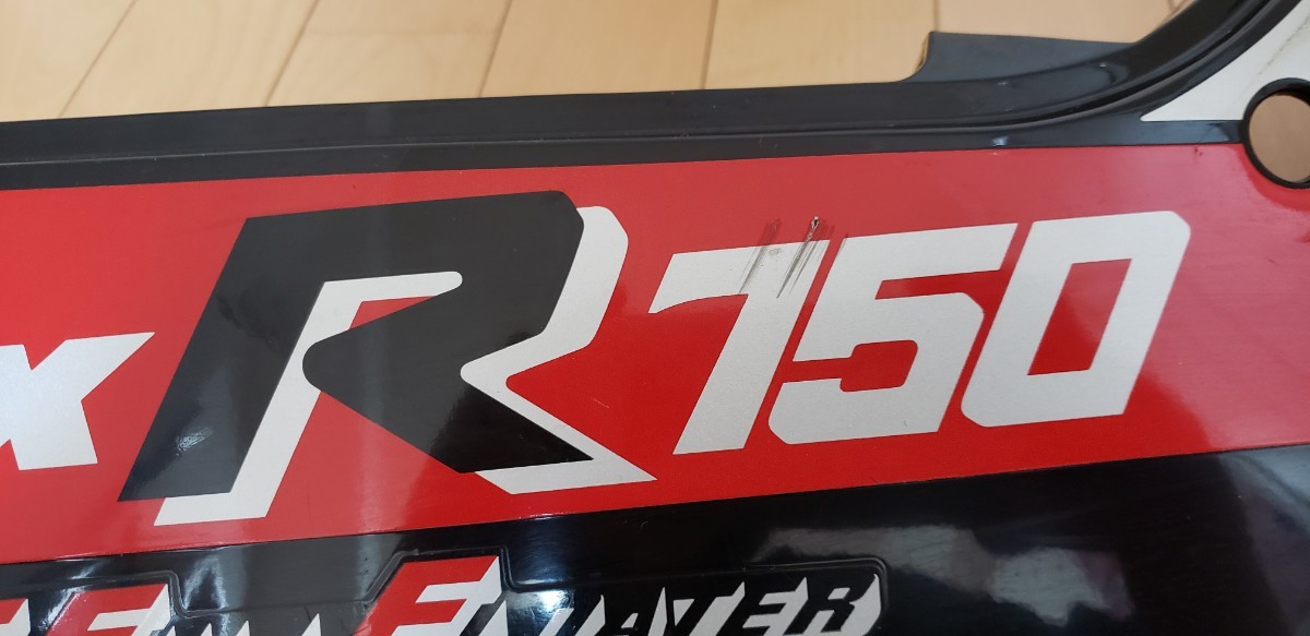 スズキ GSX-R750 GR71F 初期型 純正 リヤシートサイドカウル 左右