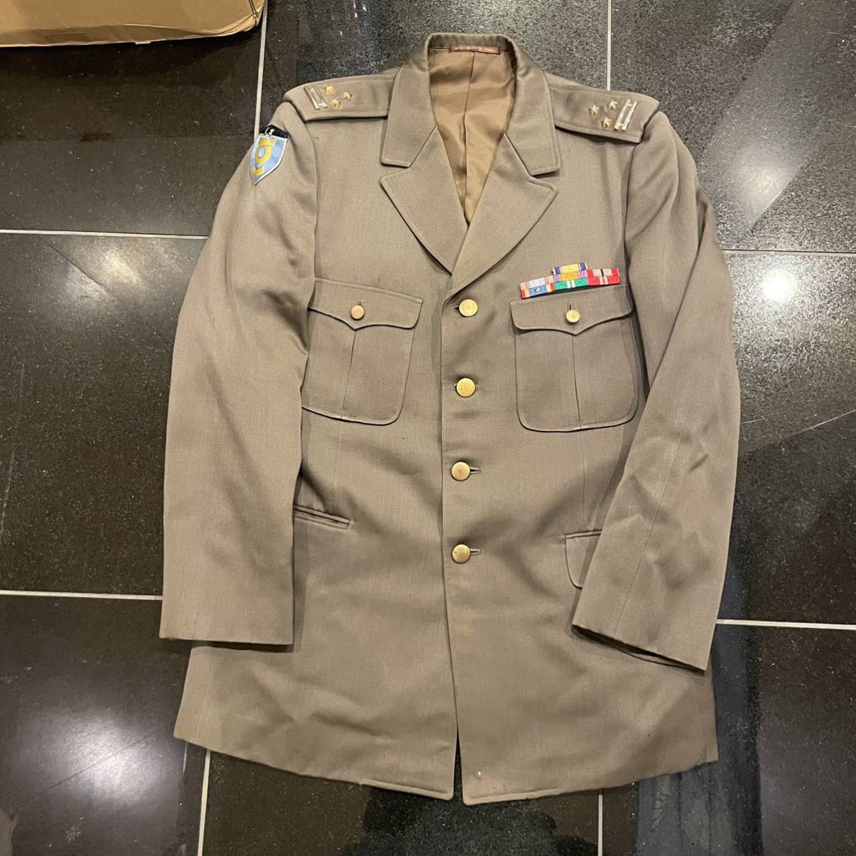 限定セール，大人気 1000円〜 当時もの 陸上自衛隊 制服 ジャケット ワッペン 肩章 勲章 階級章 付き(部隊章、階級章)｜売買されたオークション情報、yahooの商品情報をアーカイブ公開 - オークファン 部隊章、階級章