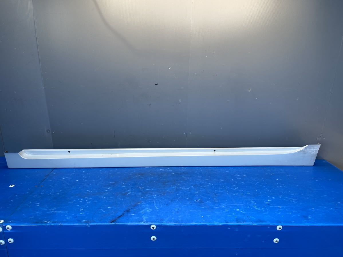 (31535) トヨタ　プリウス　ZVW30 左サイドステップ　75860-17010 カラー番号070 送料1980円(北海道・沖縄県はお問い合わせ下さい)