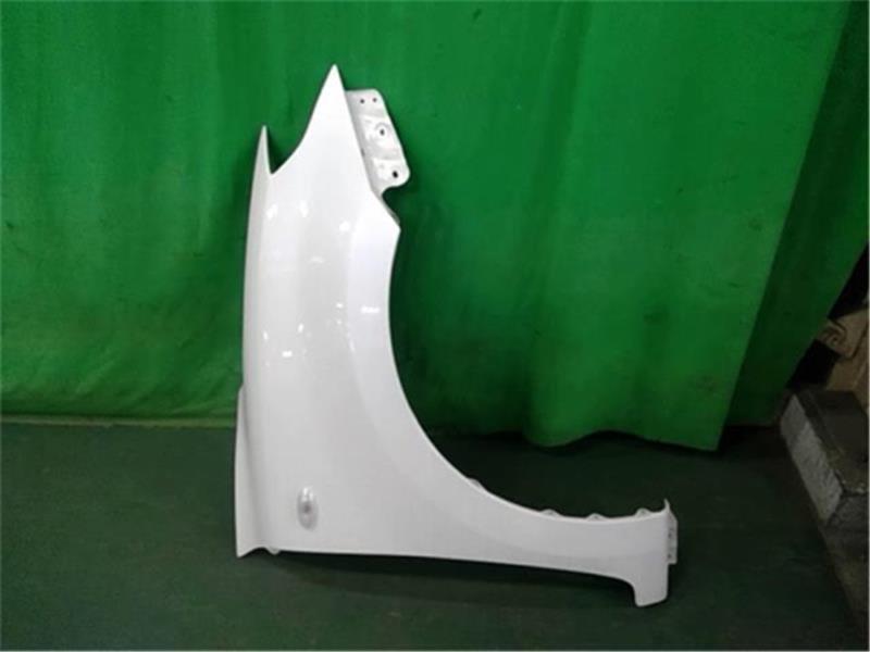 スズキ スズキ 純正 スイフト 《 ZD83S 》 右フェンダー P21300