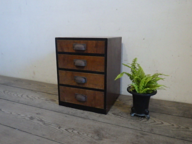 ユX0178◆H38，5cm◆引き出し4杯◆可愛い小振りサイズの古い木製収納棚◆飾り棚 陳列台 展示台 小物入れ 雑貨屋 ケース 古家具 古道具S笹4