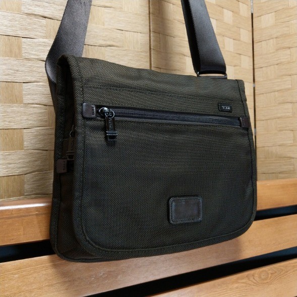 【美品】TUMI 【22105BH】 ショルダーバッグ 肩掛け カバン バリスティックナイロン 【ダークブラウン】