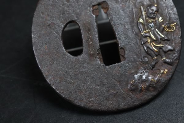 時代武具 刀装具 奈良乗意作 鉄地金銀象嵌不動明王図鍔 鉄鍔 奈良三作