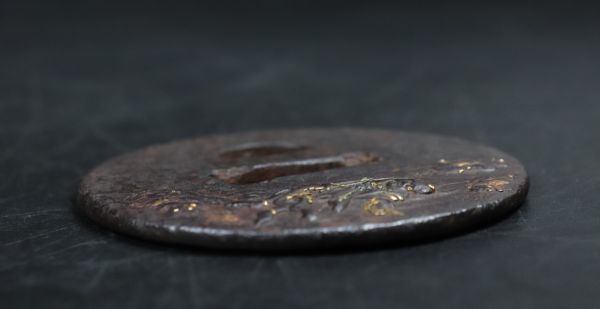 時代武具 刀装具 奈良乗意作 鉄地金銀象嵌不動明王図鍔 鉄鍔 奈良三作