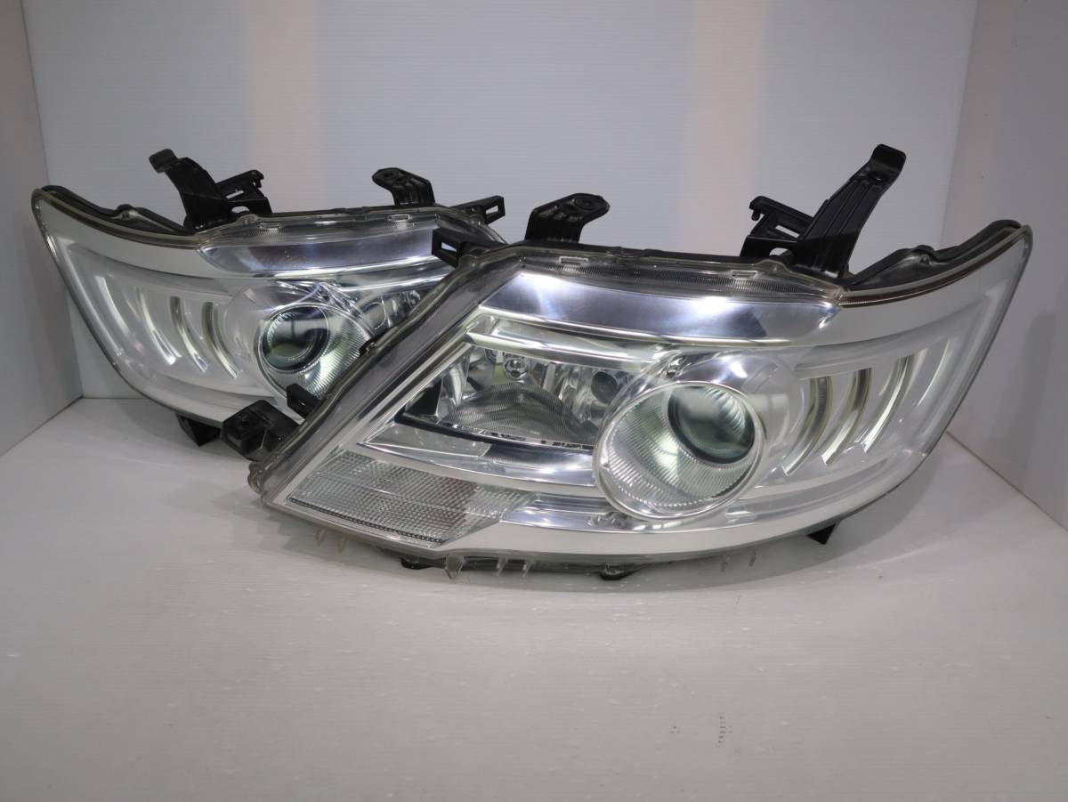 セレナ純正ヘッドライト HID/キセノン KOITO 比較的キレイ 後期 【コーティング済】 HID キセノン 送料無料 迅速