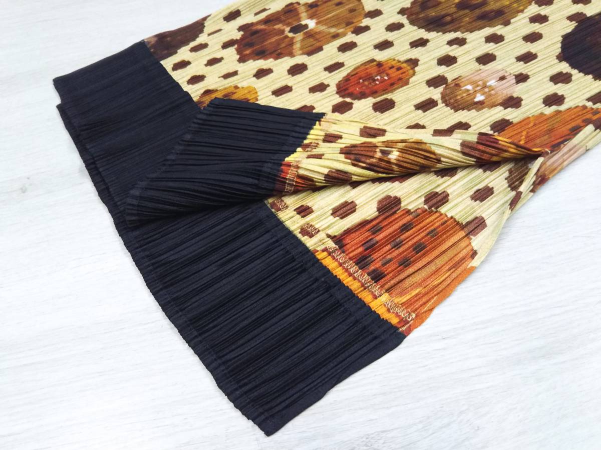 Pleats Please Issey Miyake Pleated Top | Black | FARFETCH