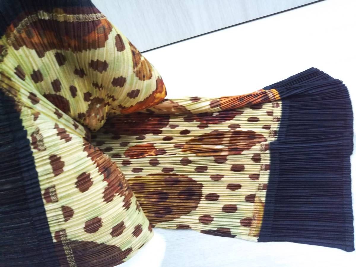 Pleats Please Issey Miyake Pleated Top | Black | FARFETCH