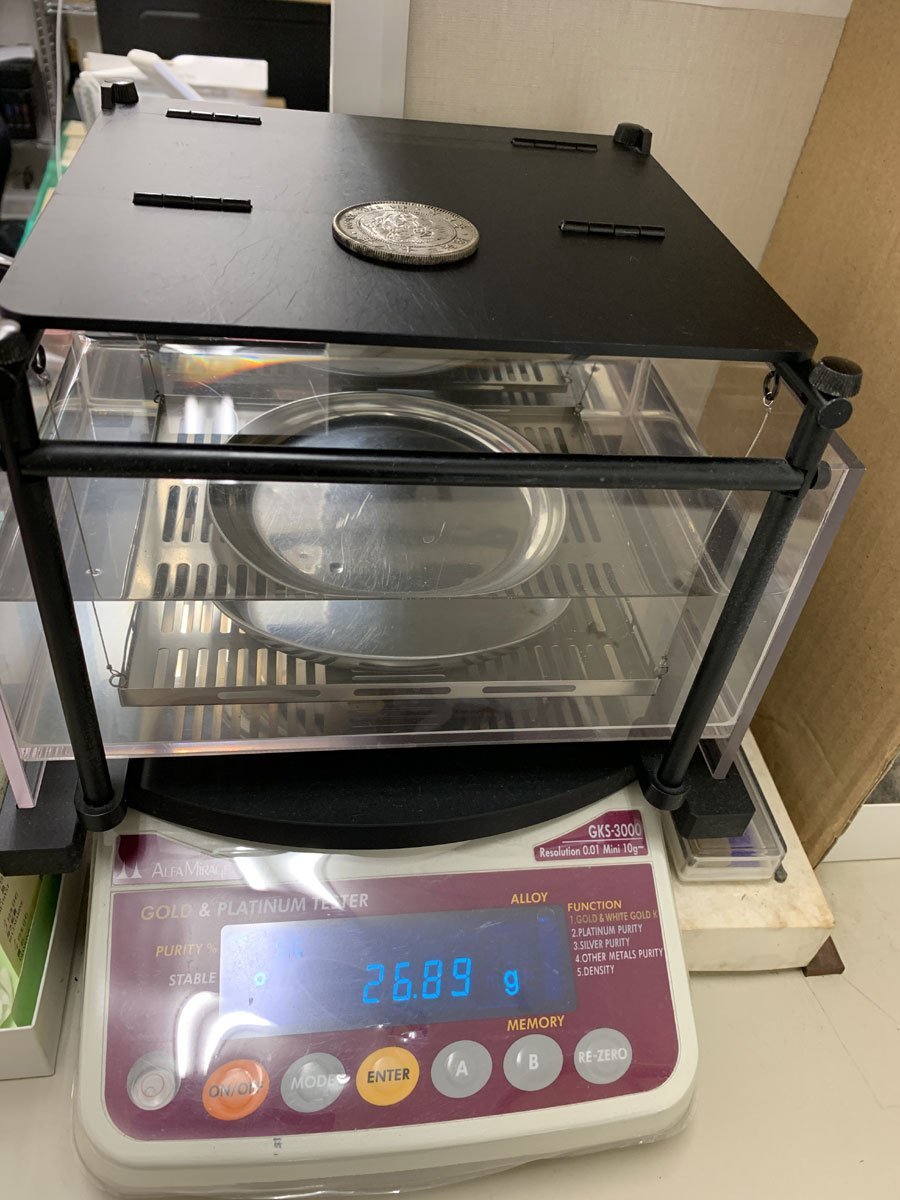 M38-4 新1円銀貨（小型）明治38年 古銭 量目26.89ｇ 本物保証 01-10A【近10A】