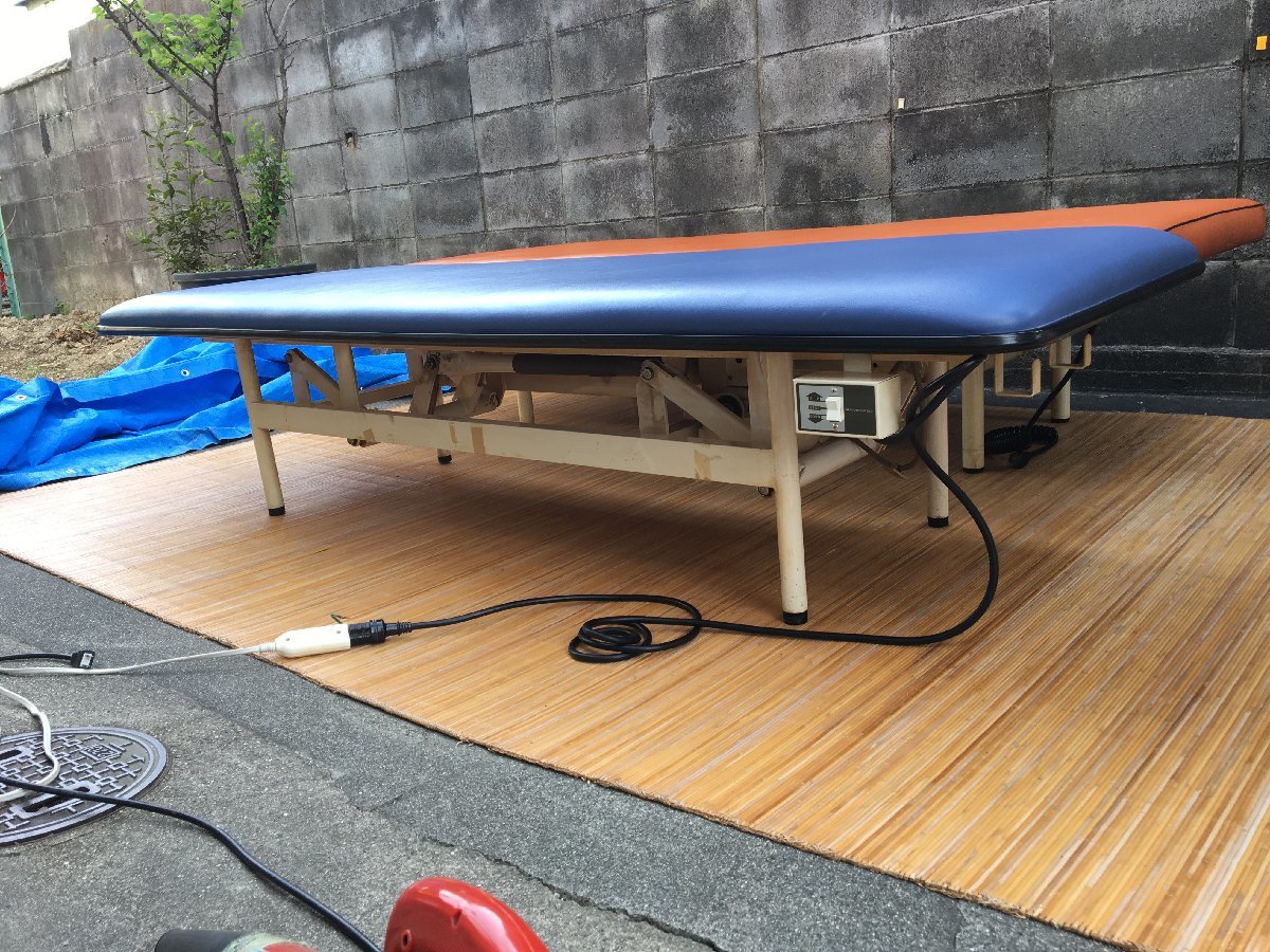 マッサージベッド 施術用 エステベッド 高さ昇降可能 茶色 used 請け負う