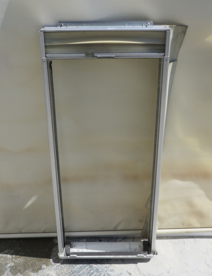 C101▼中古　 CORONA　コロナ　窓用エアコン用取付枠 サイズ：約幅36cm×高さ74cm