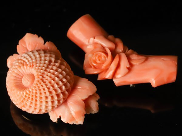 流】装飾美術 珊瑚彫刻 帯留 重量約32g ケース付 DF266 帯留 帯留め 本珊瑚