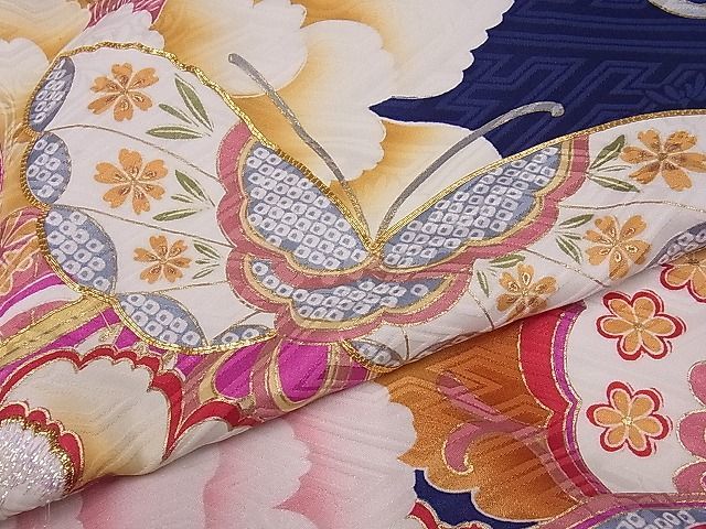 着物屋こころ□豪華振袖 駒刺繍 花蝶文 乱菊 金彩 着丈169.5cm