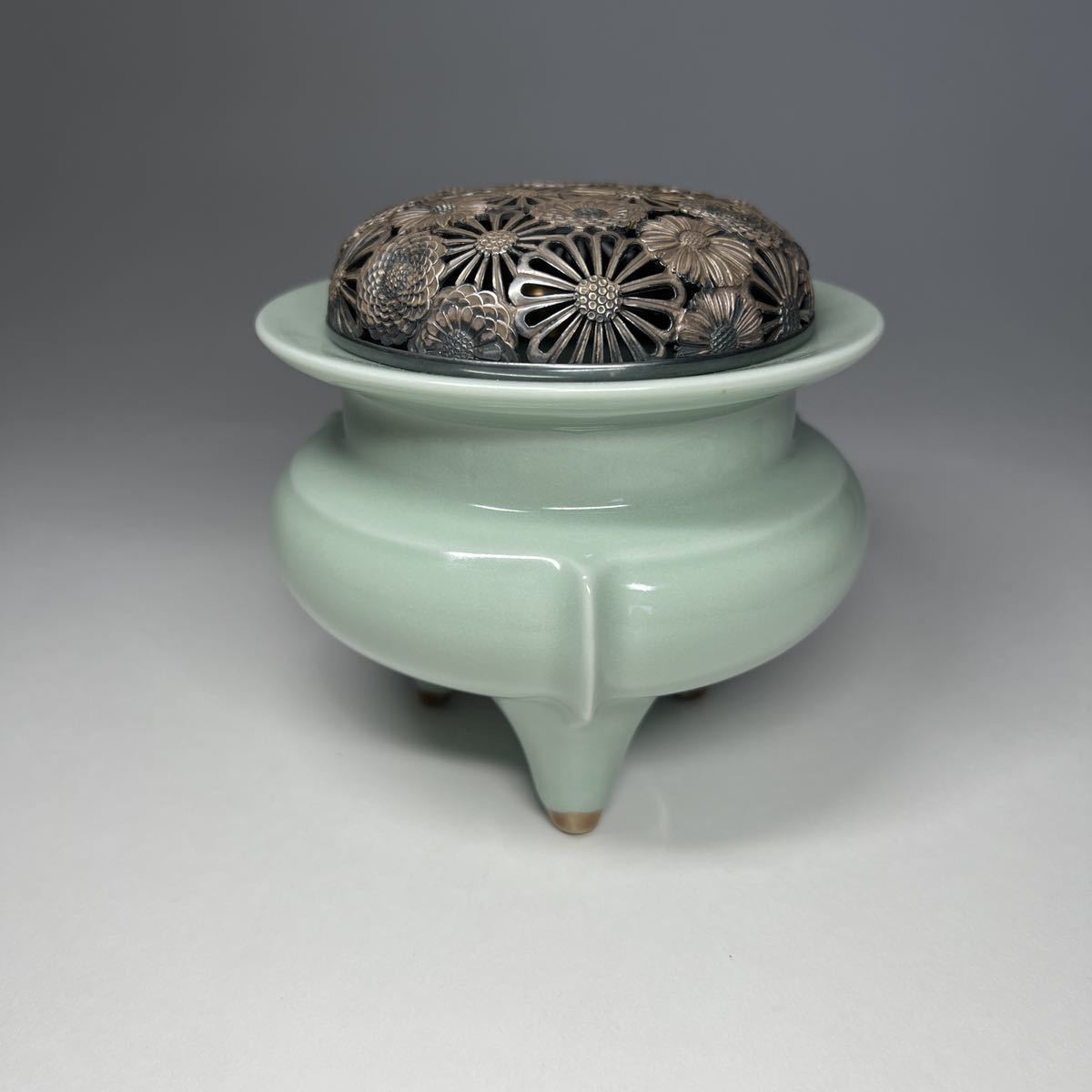 諏訪蘇山 青磁袴腰香炉 純銀四君子肉彫火舎 松興堂造 共箱付 - メルカリ