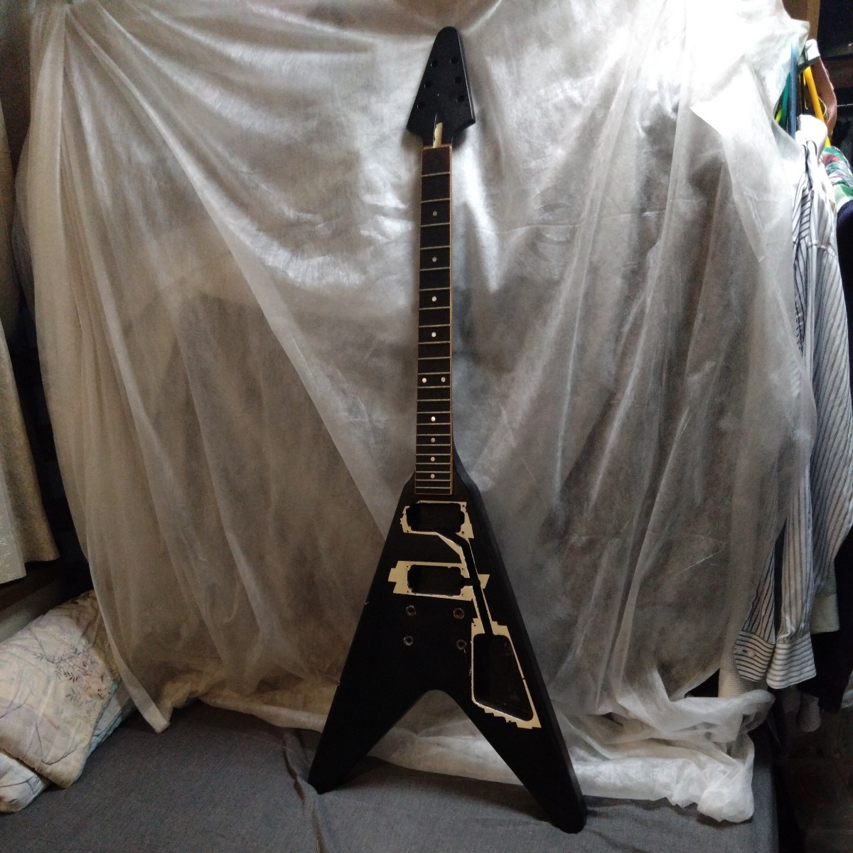 メーカー不明 フライングVタイプ ドンガラ ボディ スルーネック