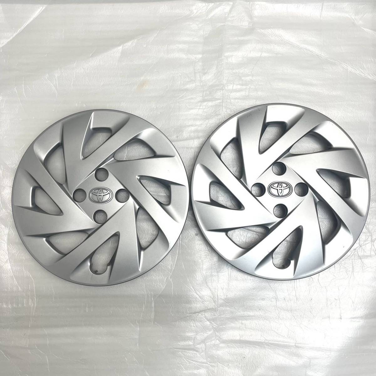 トヨタ純正☆NHP10系 アクア.中期.後期.カローラ フィールダー.アクシオ☆15インチ ホイールキャップ☆2枚SET 