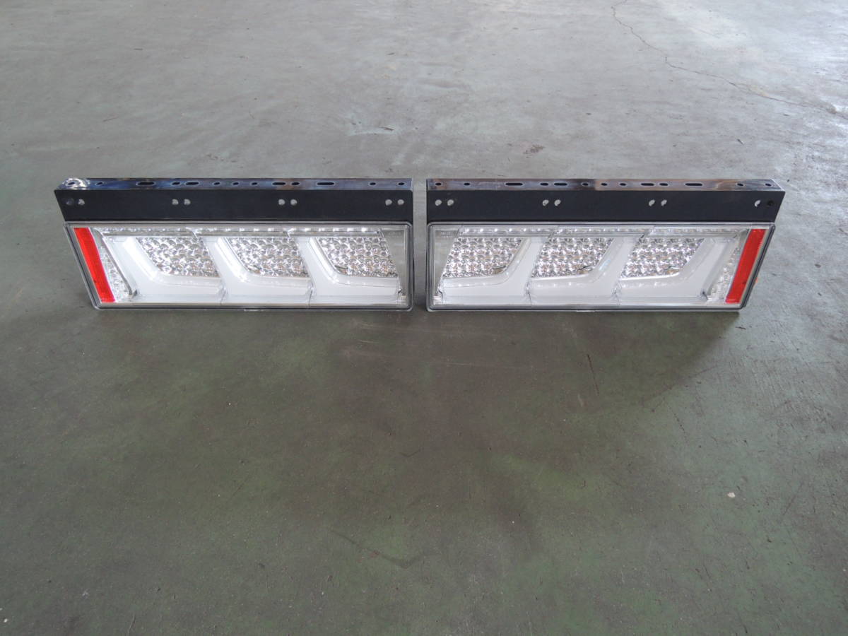 KOITO オールLEDリアコンビネーションランプ 3連タイプ シーケンシャル　訳アリ品