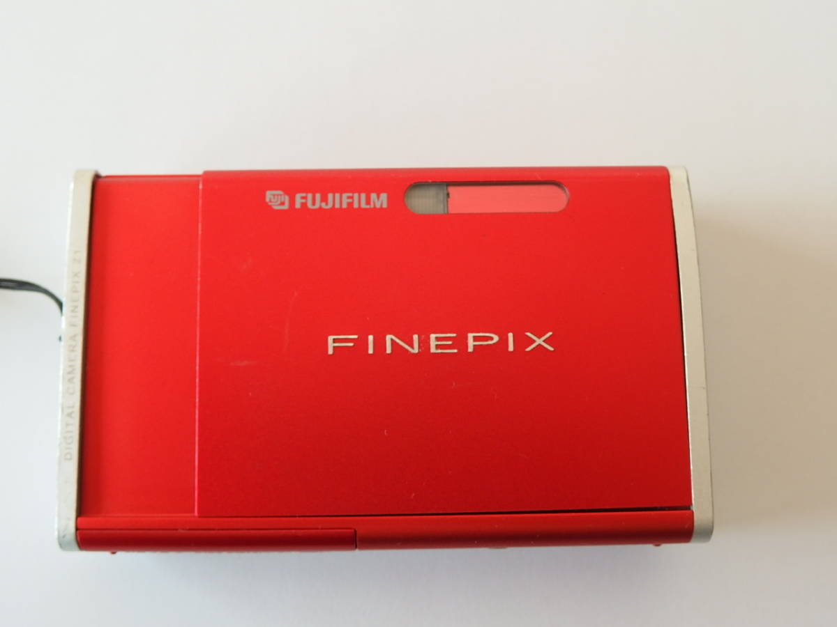 Fujifilm FinePix Z レッド 本体とバッテリー FUJIFILM FinePix Z-1 赤 バッテリー、XDピクチャーカード、クレイドル