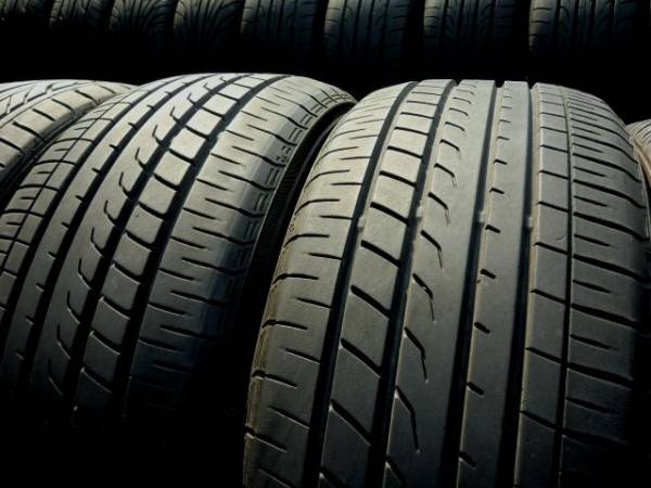 代引OK ８分山 ヨコハマ ブルーアースRV-01 215/50R17 ２本