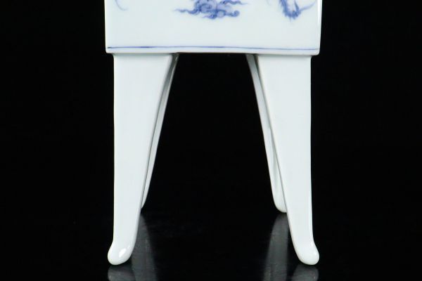 十二代酒井田柿右衛門 本人作 時代 色絵鳳凰文獅子摘四方足香炉 24.5cm 香道具 茶道具[5537u] 酒井田柿右衛門 十二代 香炉