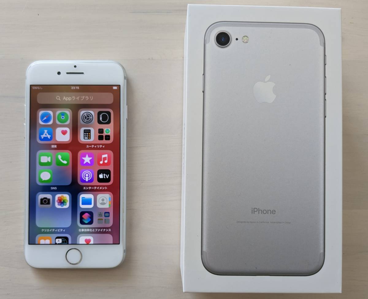 iPhone 7 32GB シルバー 元箱あり docomo SIMロック解除済み 