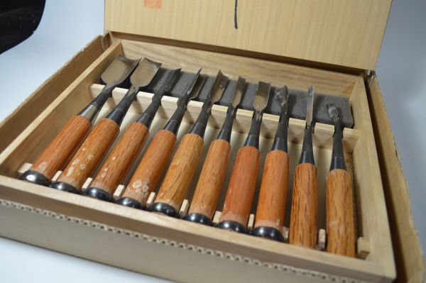 越信作 最高級木彫ノミ 赤ガシ柄 十本組【リライズ野田愛宕店】【店頭取引限定】【未使用品】1点限り早い者勝ち！ 越信作 最高級木彫ノミ 赤ガシ柄 十本組【リライズ野田愛宕店】【店頭