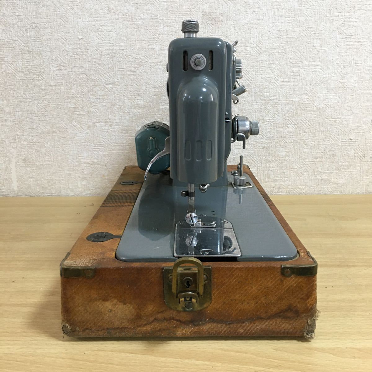 トヨタ 足踏みミシン 53-200500-3 ミシン台・付属品付 トヨタ 足踏みミシン 53-200500-3 ミシン台・付属品付