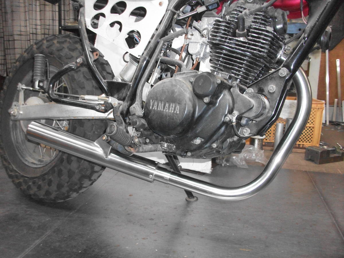 250TRマフラーステンレス製新品未使用の出品です。 CB223 (MC40 