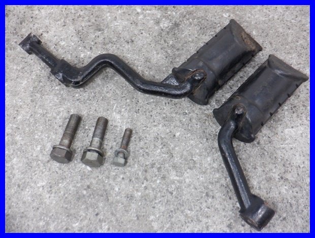 △◇4C809 GT750 左右ステップ レターパックプラス可 （ブラック Ninja