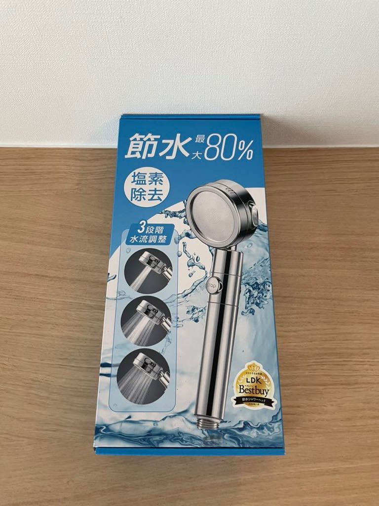 日丸屋製作所 シャワーヘッド 日本製塩素除去剤 節水 浄水 止水ボタン 水流調整 角度調整 アダプター付 国際基準G1/2 (シルバー)_2