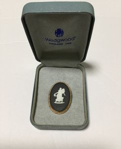 ウェッジウッド ブローチ 黒のYahoo!オークション(旧ヤフオク!)の相場