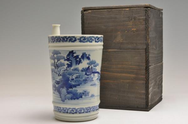 壱】伊万里 染付筒型山水図徳利 うぶ出し 古箱 A061 伊万里焼染付山水