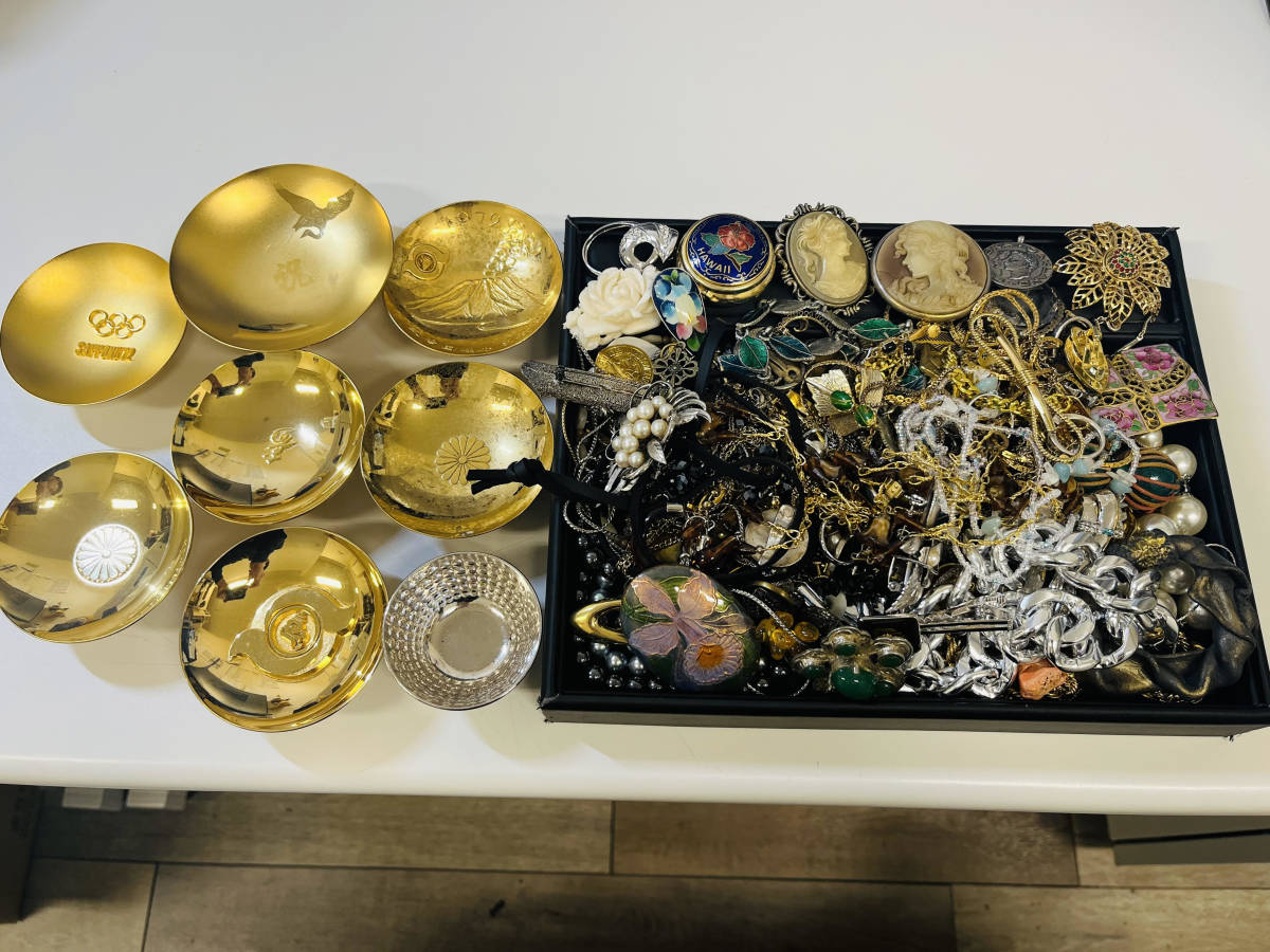 1円～ 合計約1900g！ アクセサリー、メッキアクセサリー、天然石付きアクセサリー、天然石、メッキ製品、金杯、などなど まとめ