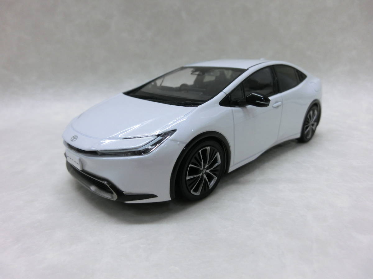 19532 トヨタ 新型プリウス 60系 プラチナホワイトパールマイカ カラー 