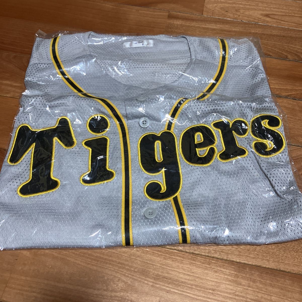 阪神タイガース 非売品 2017年 ミズノ製 メッシュ ユニフォーム 未使用 フリーサイズ グレー