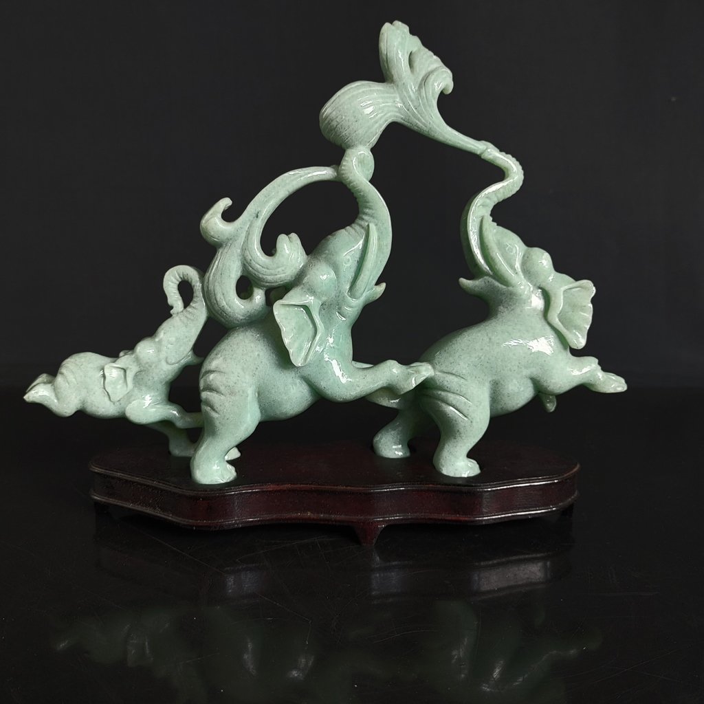 中国美術 玉石彫刻 玉石 雕刻 置物 唐木台座 横幅26.5cm 高さ19.5cm 幅