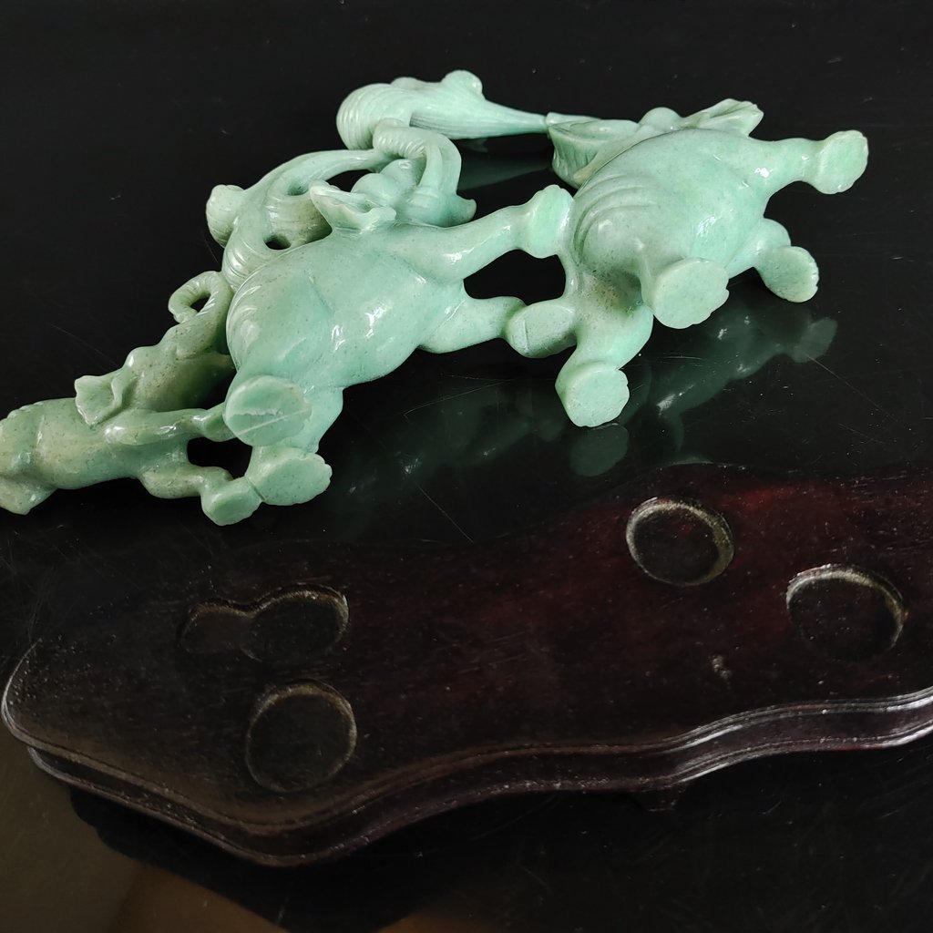 中国美術 玉石彫刻 玉石 雕刻 置物 唐木台座 横幅26.5cm 高さ19.5cm 幅