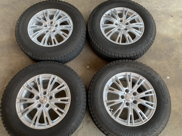 アウトランダー　デリカD5 10系ハリアー　20系RAV4 美品　ブリヂストン　DM-V2 2018年製　バリ山　114.3 215/70R16