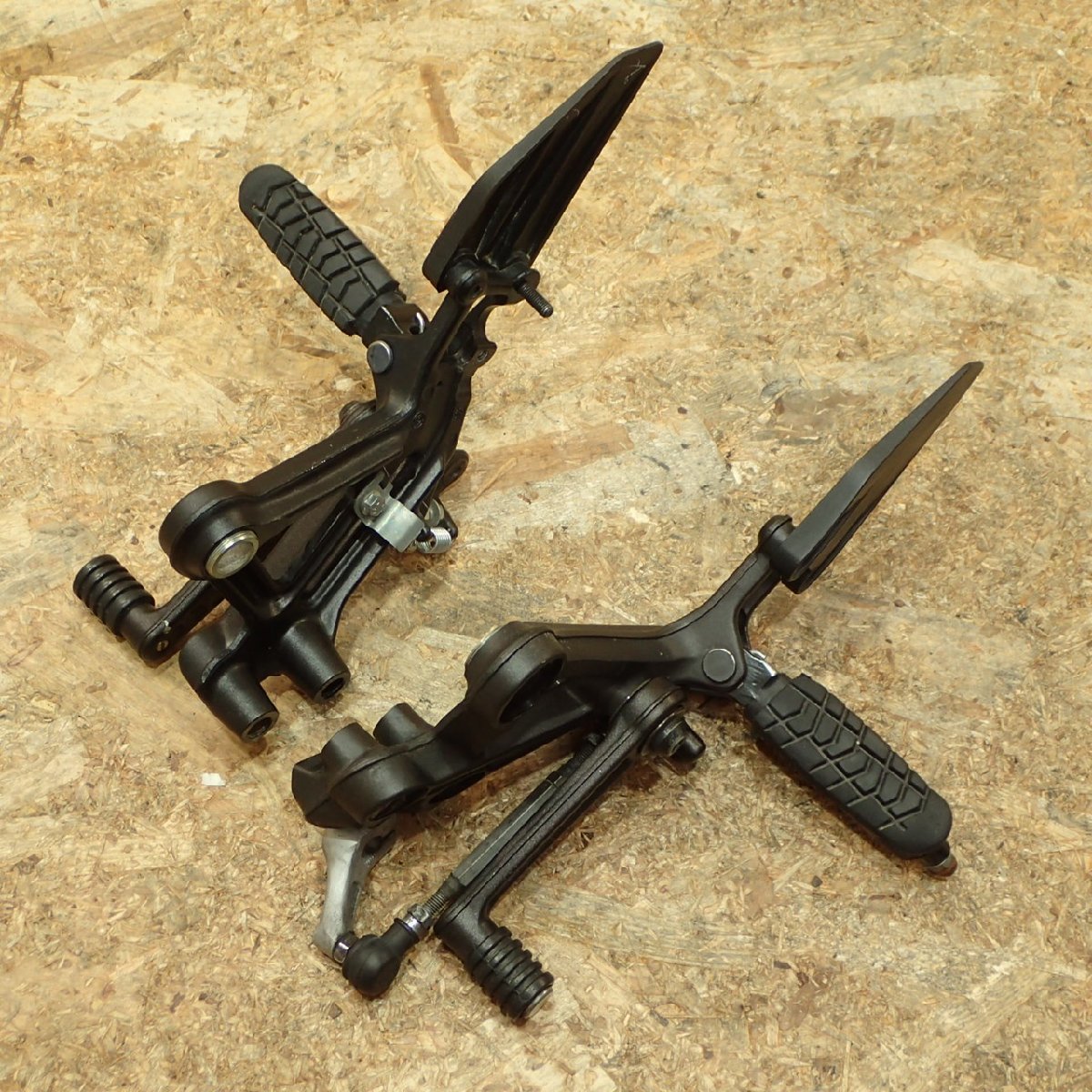 【送料Sサイズ】KTM VBKJPJ40XHC231*** 390DUKE 2017年式 メインステップ 検.( 125 250 20236 4 GD2