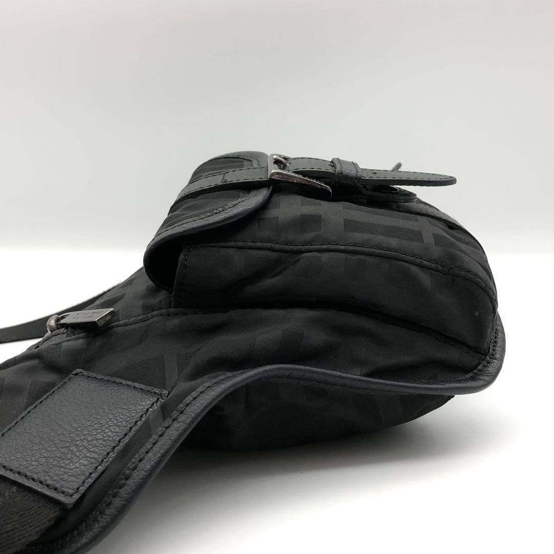 美品　バーバリー ブラックレーベル ショルダーバッグ シャドーチェック　ブラック 1円【美品】BURBERRY バーバリーブラックレーベル クロスボディ